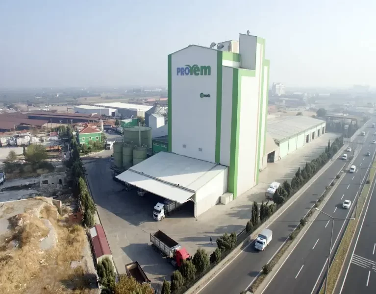 Projeleri 2008 Aralık ayında tamamlanan Turgutlu Yem Üretim Tesisimiz Devlet Bakanı ve Başbakan yardımcısı Sn. Bülent ARINÇ’ın katılımlarıyla 23 Mayıs 2009 tarihinde faaliyete başlamıştır.